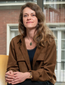 Céline Weissier, biographe professionnelle et expérimentée, vous rend visite entre Paris et les Hauts de France où elle réside.
