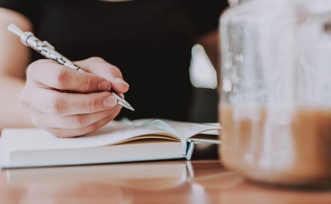Comment écrire son autobiographie ? Céline Weissier répond à vos questions !